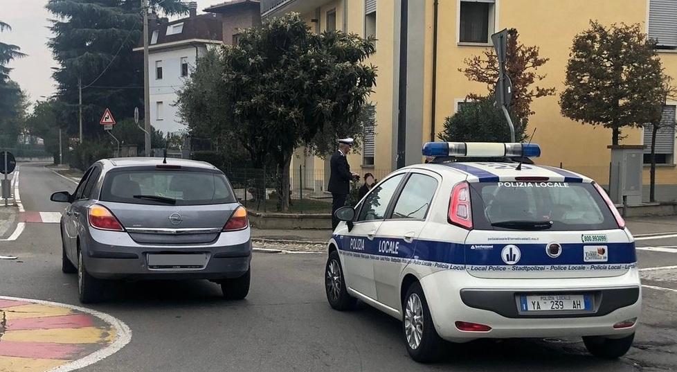 Vignola. Scontro sulla rotatoria tra un’auto e un furgone&nbsp;