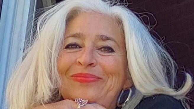 Mamma, tre figlie e un segreto. L’esordio letterario di D’Echabur: «Dentro ci siamo io, Irene e tutte le donne»