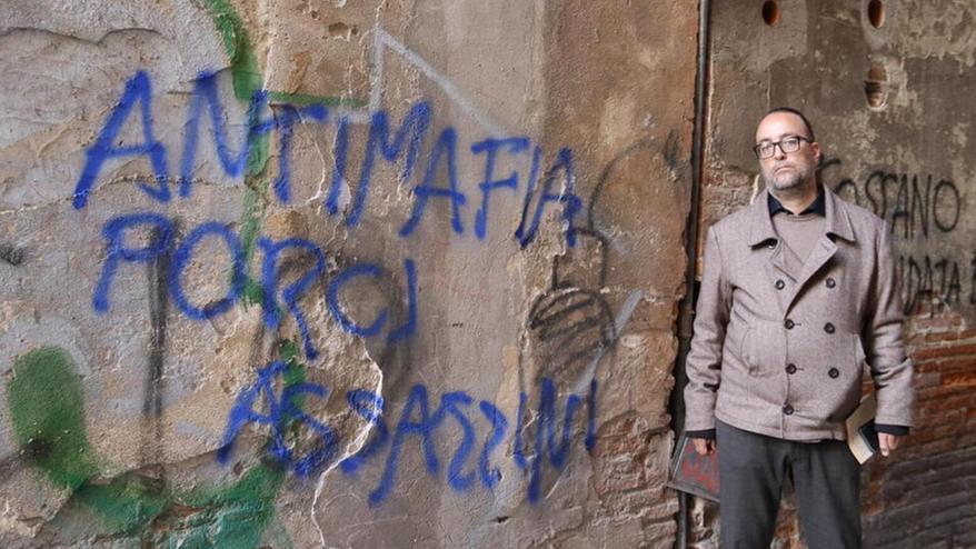 I muri imbrattati a Pisa e l'assessore Bedini