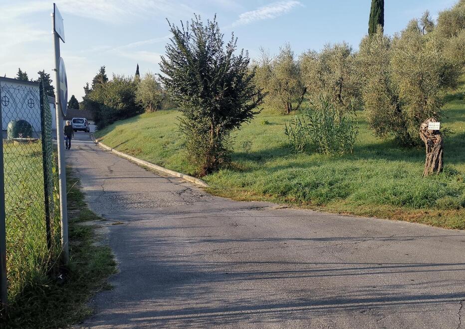 Il punto in cui si incontrano via Santi e via del Praticcio a Limite sull’Arno