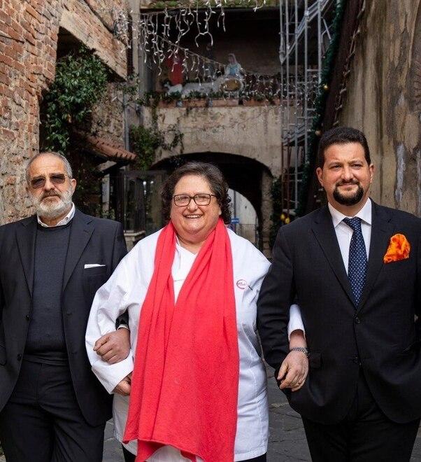Valeria tra il marito Maurizio Menichetti e il figlio Andrea