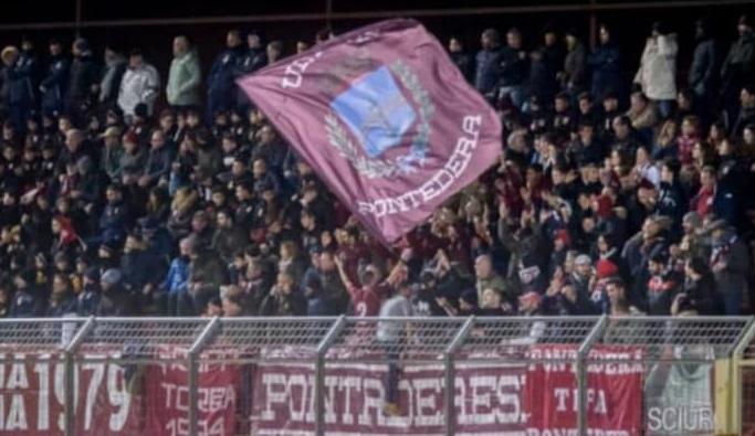 Pontedera, aperitivo granata al bar Colosseo: la tifoseria chiama a raccolta la città