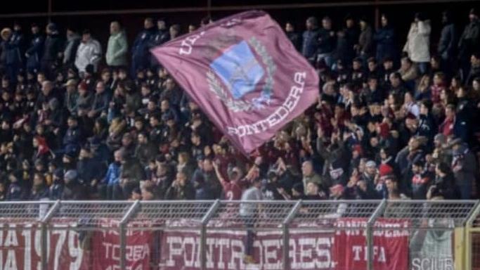 Pontedera, aperitivo granata al bar Colosseo: la tifoseria chiama a raccolta la città