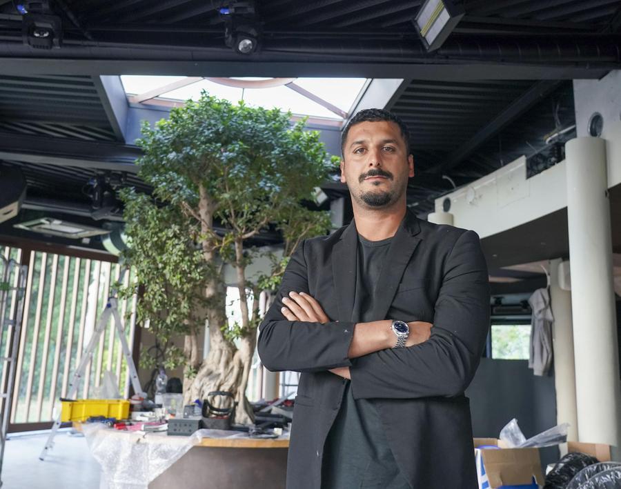 
	Yassine El Ghlid, ideatore del progetto Wonderland, all'interno della nuova discoteca (Foto di Franco Silvi)

