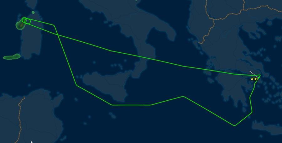 Aereo partito dalla Grecia e diretto in Usa sorvola tre volte Sassari e poi torna ad Atene, passeggero sospetto a bordo