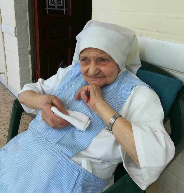 Auguri suor Camilla Centotré anni per i bisognosi