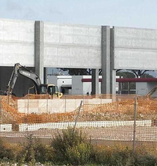 Ruspe al lavoro nell’area ex Vacis