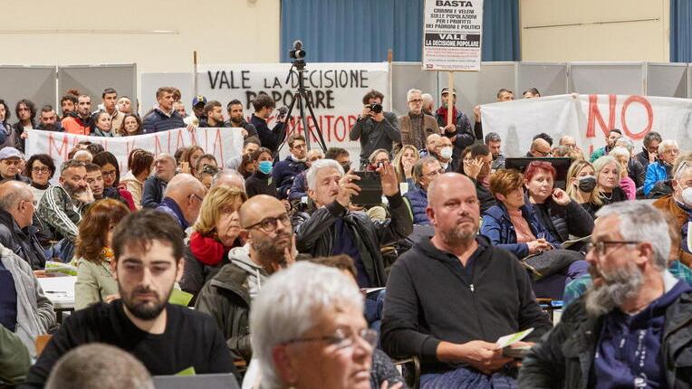 La platea al Palazzo delle Esposizioni di Empoli dove si è tenuta l’assemblea