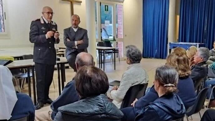 L’incontro nella parrocchia di Don Bosco, dove i carabinieri hanno illustrato casi recenti di truffe agli anziani
