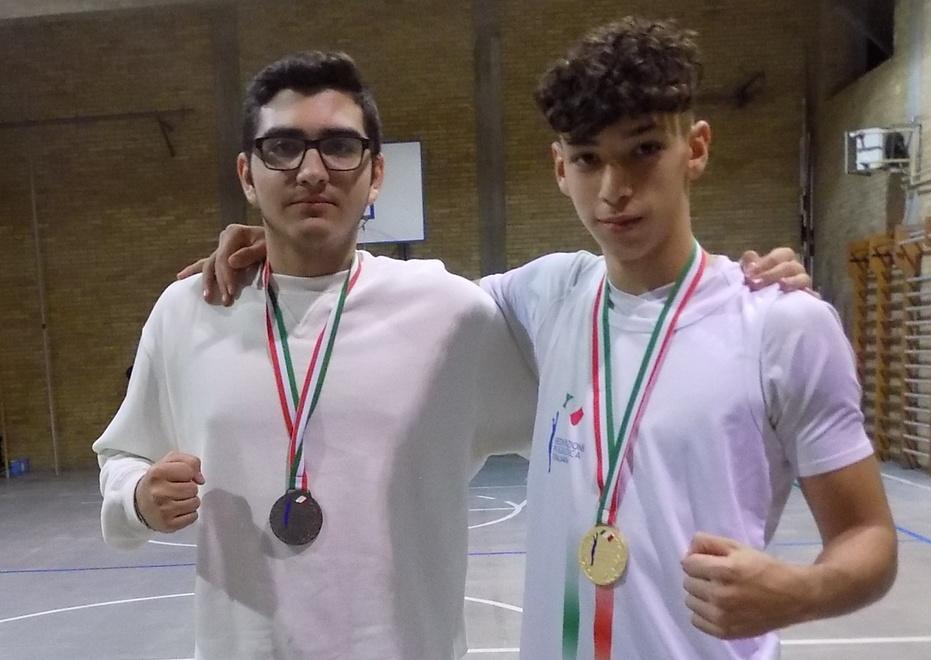 Marius Ghiorghita Corpaci e Ilyas Souda con le medaglie vinte a Mondovì