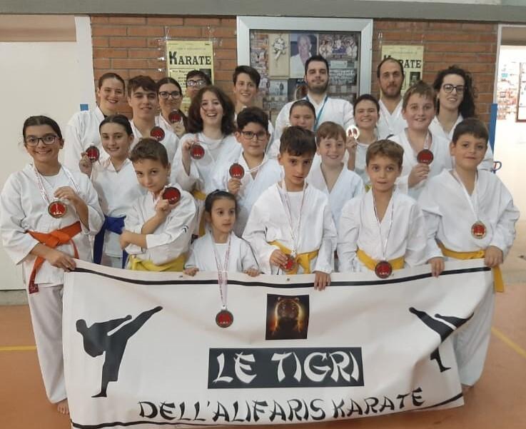 Gli atleti dell’Alifarsi Karate