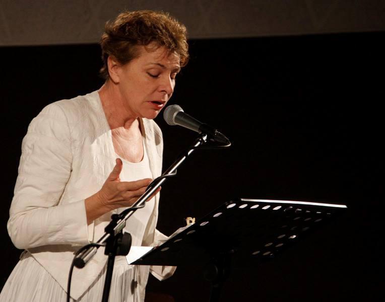 L’omaggio di Pamela Villoresi a Papa Giovanni Paolo II 