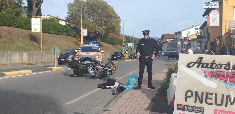 Scontro tra auto e moto sulla Provinciale Lucchese, grave 61enne