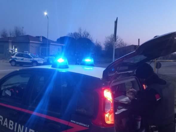 Ferrara, aggredisce i carabinieri e minaccia di buttarsi nel fiume: arrestato