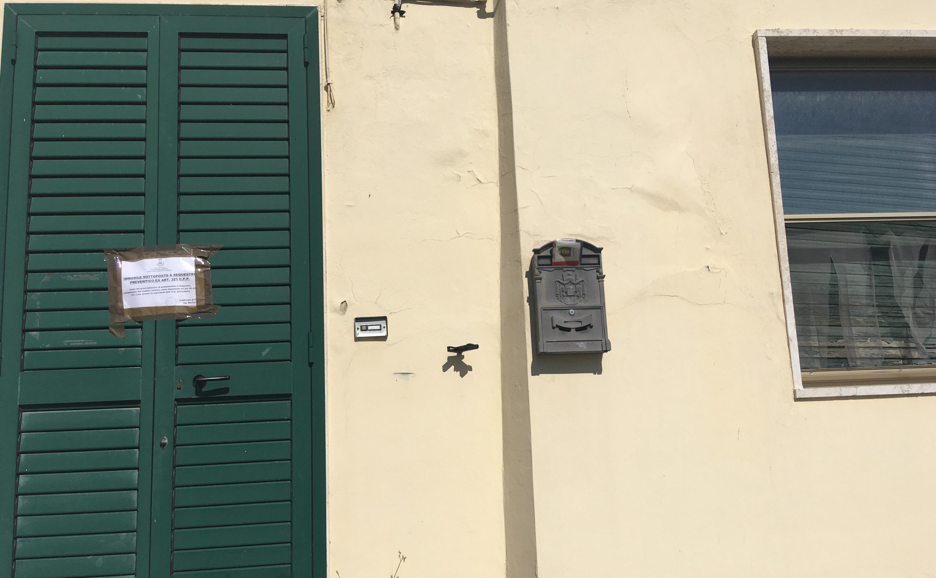 Uno degli appartamenti all'epoca sequestrati dalla polizia municipale (foto Silvi)