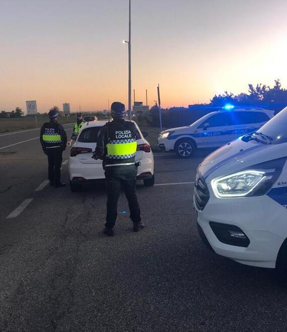 Controlli della polizia locale a Mirandola Due ritiri di patente e  veicoli sequestrati