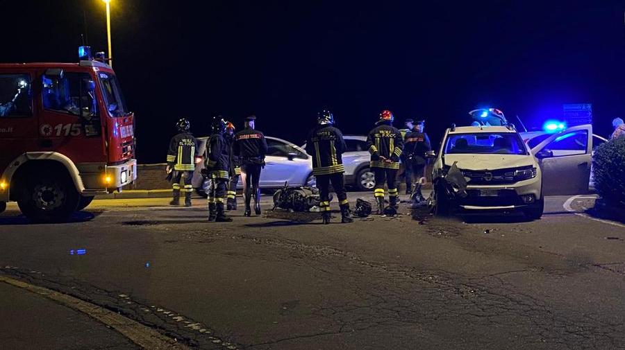 La scena dell’incidente in cui ha perso la vita un 15enne (foto Franco Silvi)