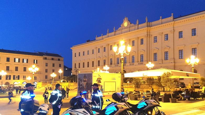 Il giorno dopo la zuffa e le botte torna il sereno in Piazza d’Italia