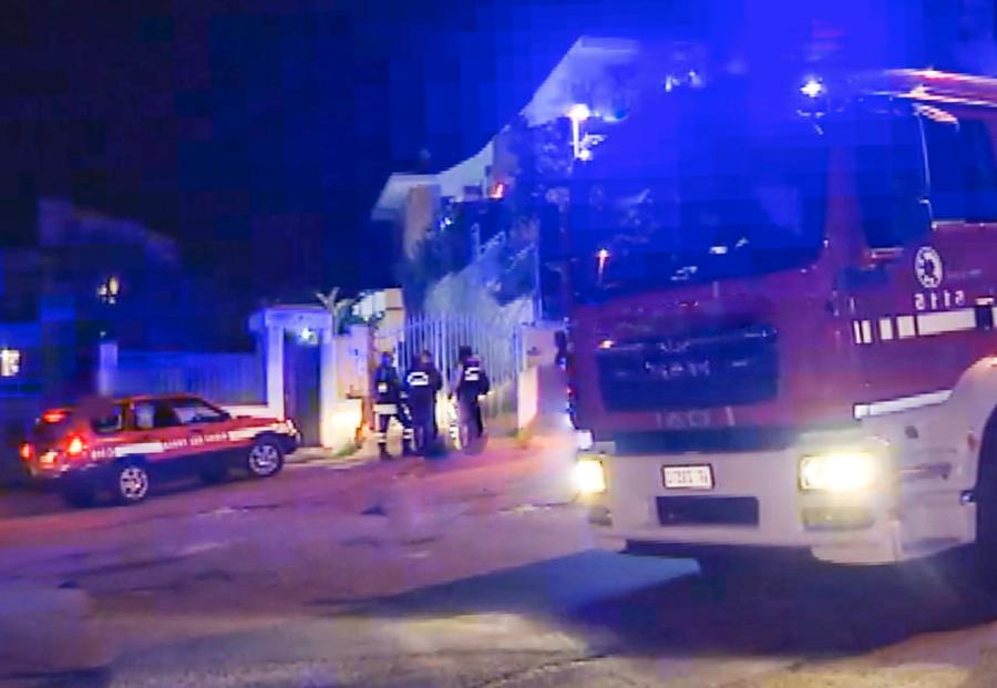 Incendio in casa Oristano: i vigili del fuoco salvano due cani