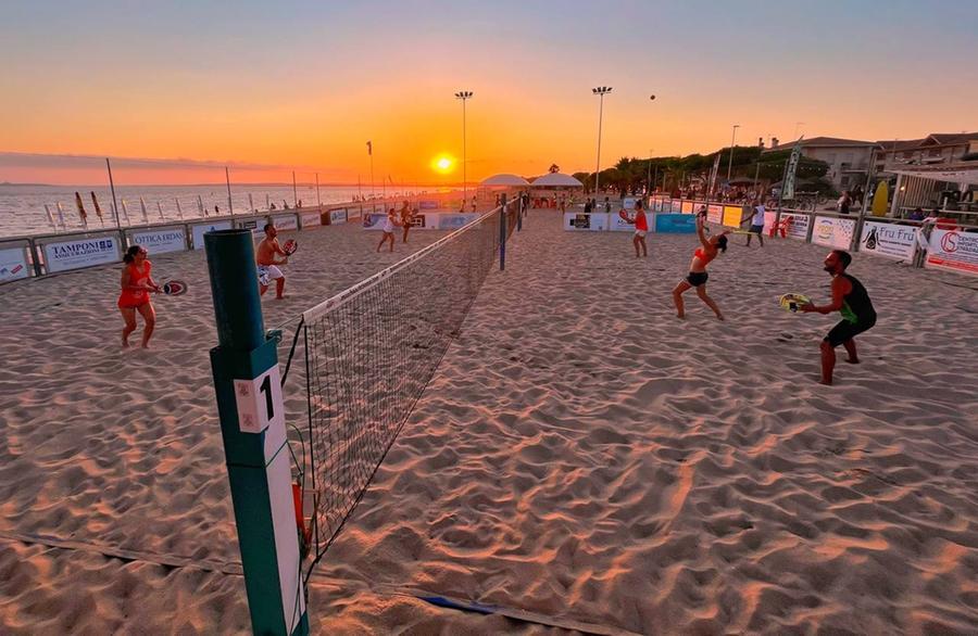 
	Un incontro di beach tennis a Torregrande

