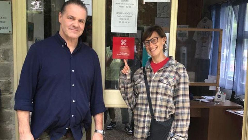 La super camminatrice fa tappa a Montepiano: «Qui panorama unico» 