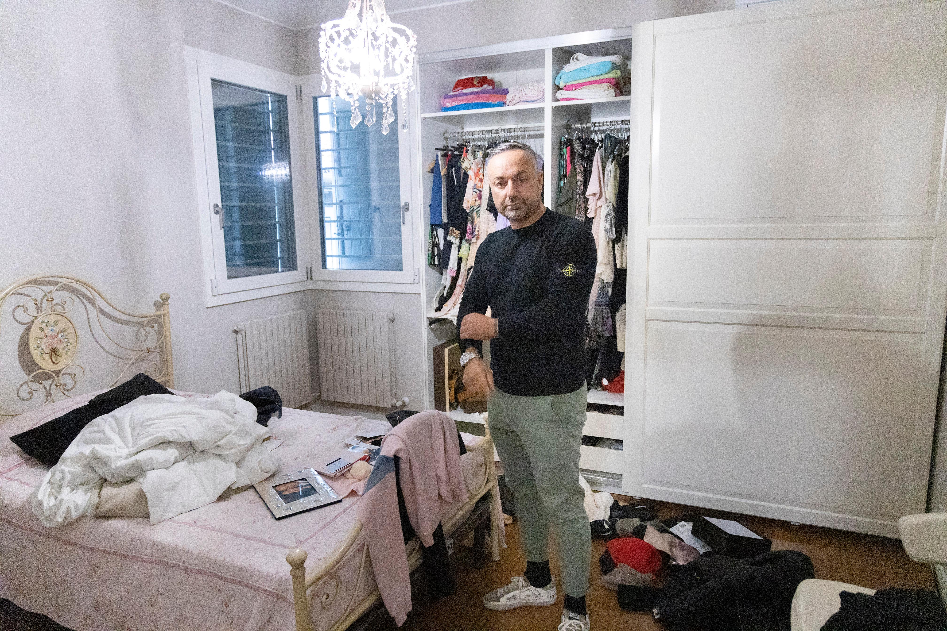 Castelfranco. Razziata la villa di Passaro, esponente #ioapro «Rubati Rolex e gioielli per 250mila euro»