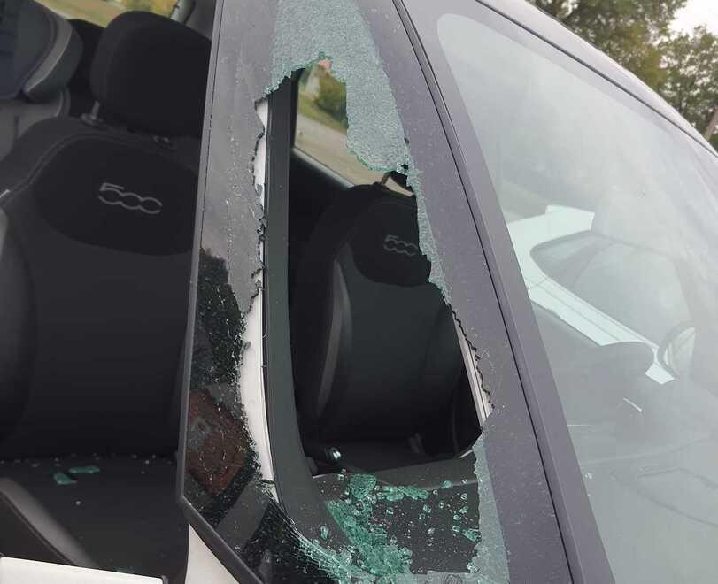Fiorano. Raid su quattro auto in sosta «Gita alle Salse rovinata» 