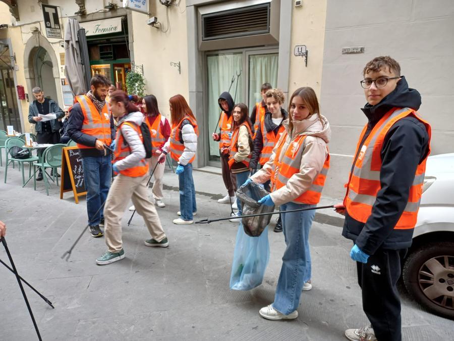 
	Gli studenti del Liceo Livi in corso Mazzoni

