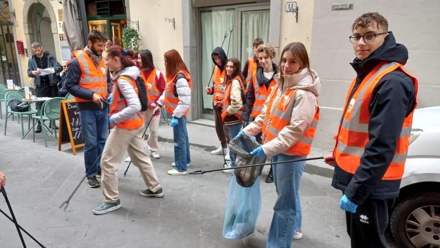 Gli studenti del Liceo Livi in corso Mazzoni
