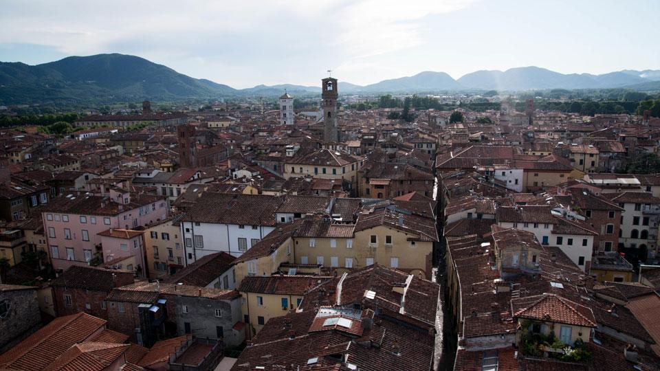 Case, il mattone di Lucca non si sgretola: le compravendite restano elevate – le tabelle