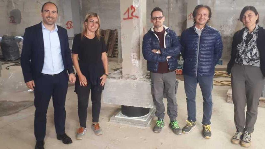 Il Comune diventa antisismico con gli “ammortizzatori” ai piloni
