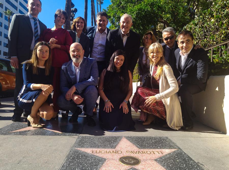 Los Angeles, l’omaggio del presidente della Regione Bonaccini alla stella di Pavarotti sulla walk of fame