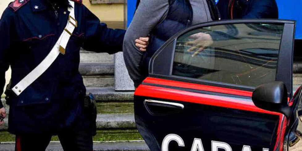 Ladro di gasolio scoperto cerca di ferire il dipendente di un’azienda agricola