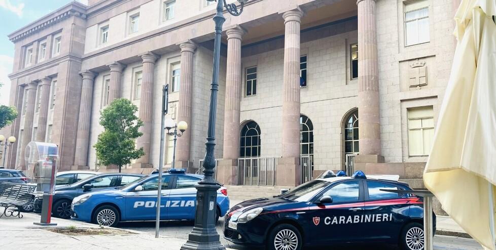 Minaccia la sua ex di postare foto osé sui social: condannato a Sassari