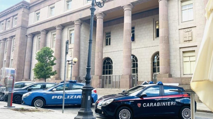 Minaccia la sua ex di postare foto osé sui social: condannato a Sassari