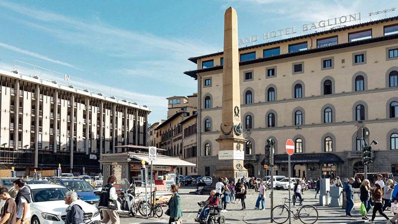 Alberi, cemento architettonico e telecamere: ecco la nuova piazza dell’Unità