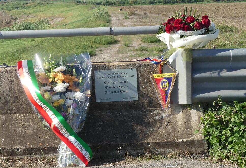 Tragedia di Marsiliana, dopo 10 anni parla la vedova: «Sul ponte vedo ancora quella voragine»