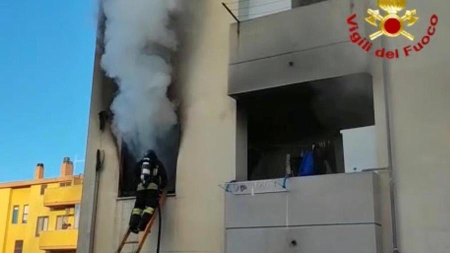 Fuoco in un appartamento a Quartu, evacuato il palazzo