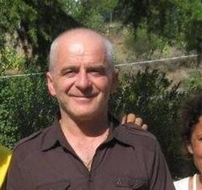 Caserana in lutto per la morte di Dalì