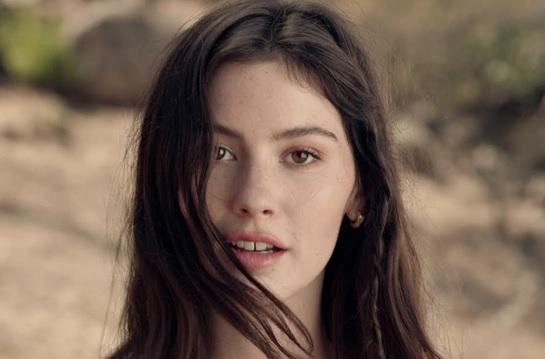 Musica da cameretta, il genere esploso durante la pandemia: Clairo e Gracie Abrams i più famosi
