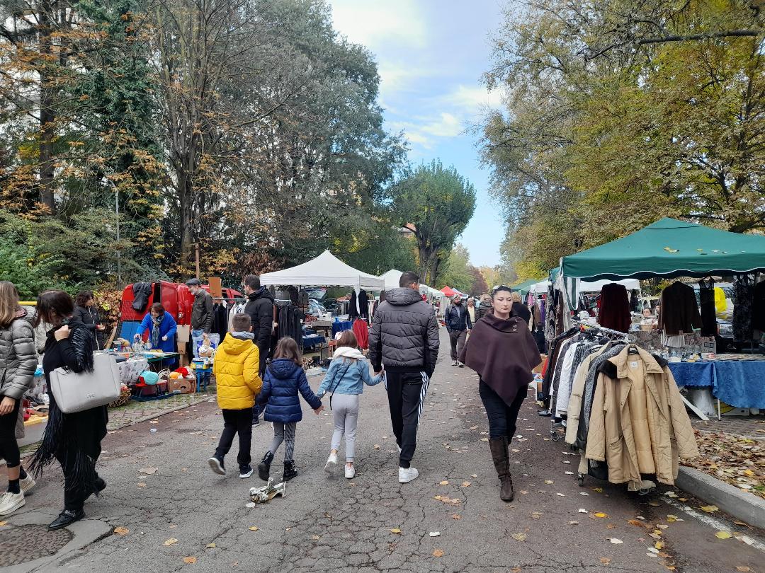 Crisi e boom dei mercatini. «Si cerca l’affare a un euro»