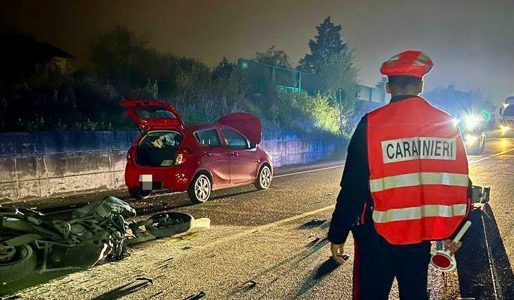 Auto contro moto, due feriti