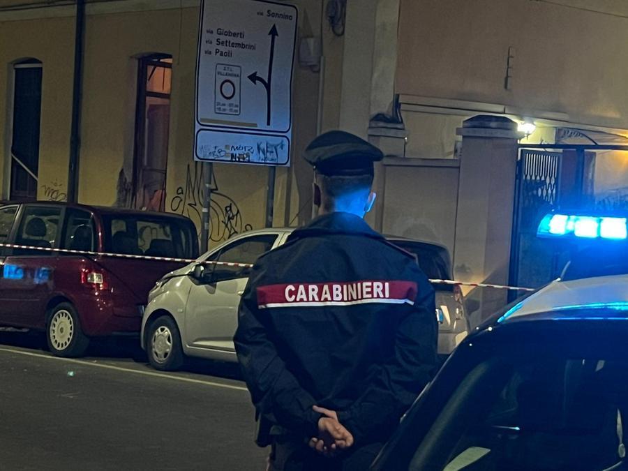 Paura nella notte a Cagliari: esplode una bomba carta in pieno centro