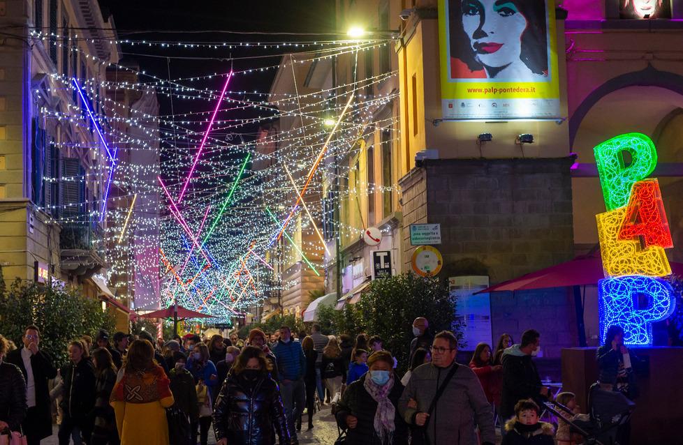 Corso Matteotti in uno scatto del Natale 2021