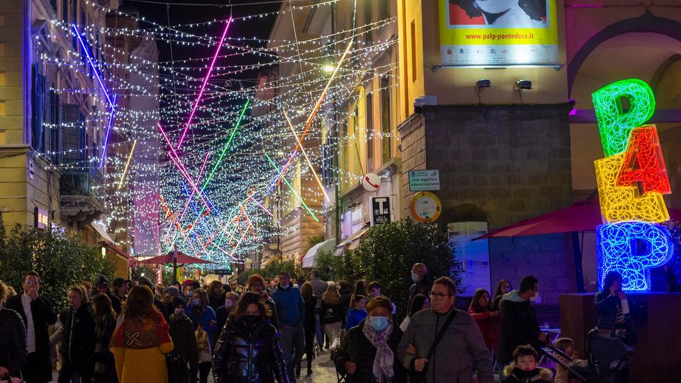 Corso Matteotti in uno scatto del Natale 2021