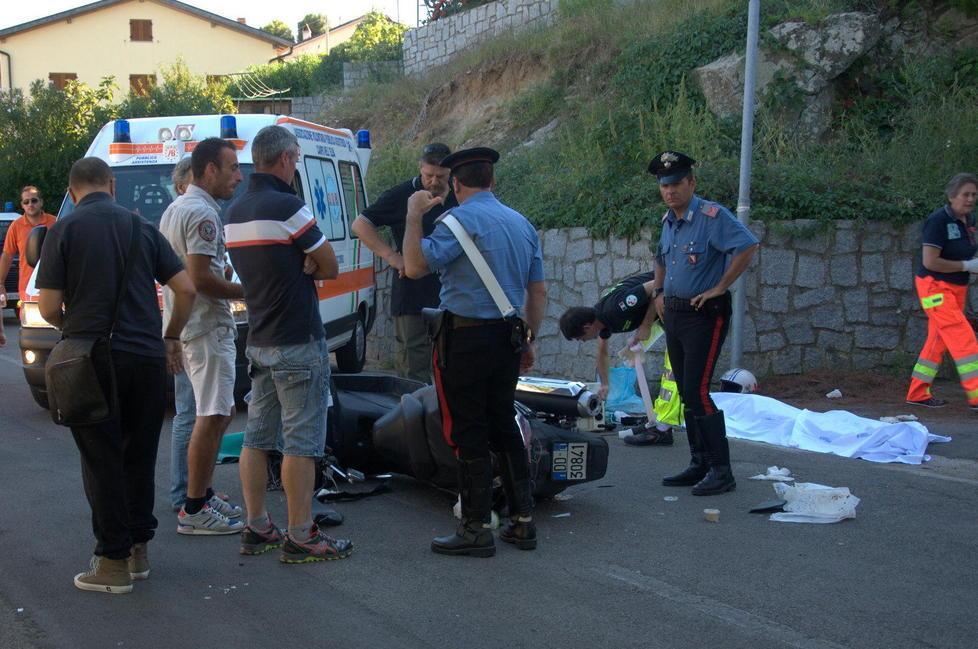 Muore con lo scooter contro un muro 