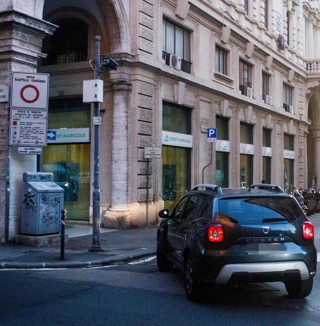 Ztl con poche telecamere e aggirabili con facilità. «Ma presto le blinderemo» 