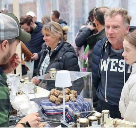 Tutti pazzi per il tartufo! San Miniato preso d’assalto per il primo fine settimana della mostra mercato