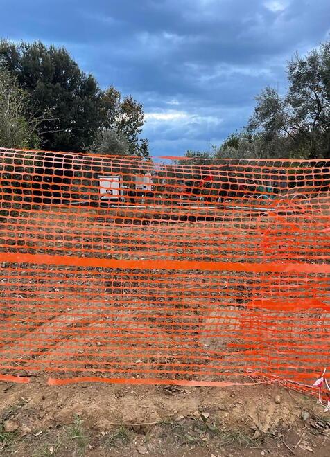 Il cantiere a Montiscendi dove sorgerà l'antenna