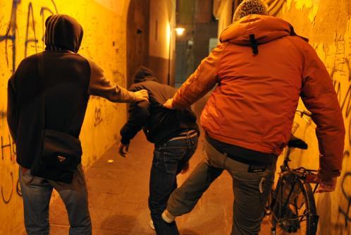 Montemurlo, calci e pugni tra adolescenti: la nuova folle sfida sui social